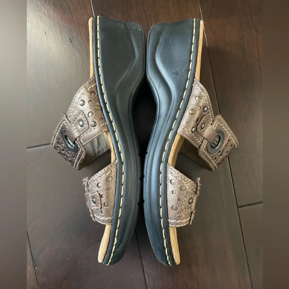 Clarks Pewter Sandals - Picture 5 of 8